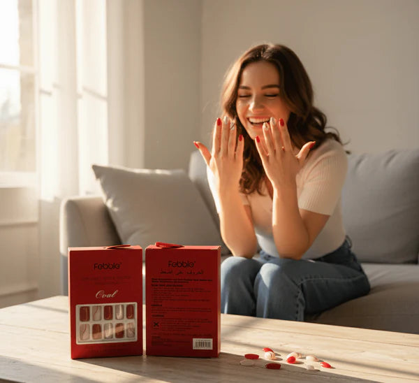 أظافر لاصقة من فيبل - لون أحمر كلاسيكي مع لمسات ذهبية (أصلية)